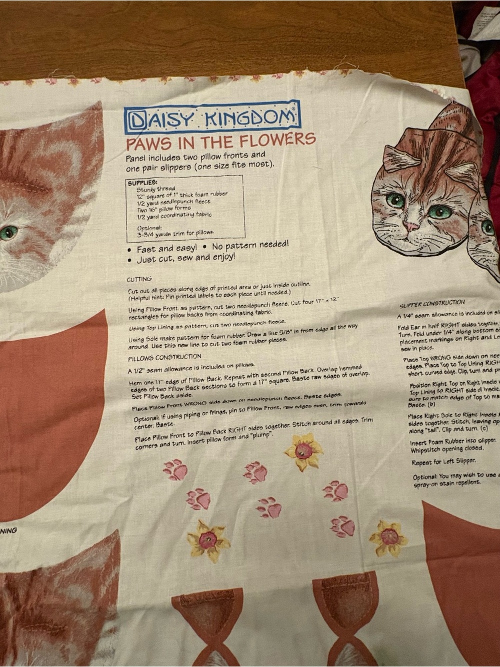 VTG 1996 Daisy Kingdom Paws in the Flowers Cat Slippers & Pillow Fabric Panel